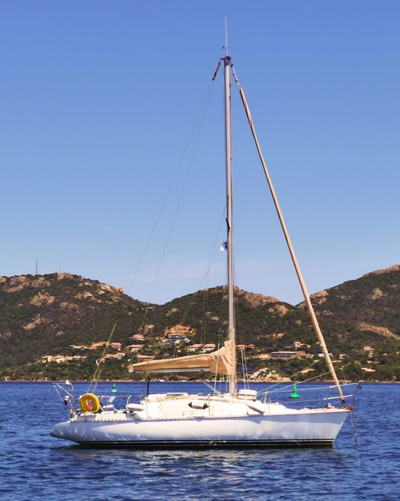 Hébergement insolite : nuit au milieu de l'eau sur un voilier privatisé dans le golfe de Porto Vecchio